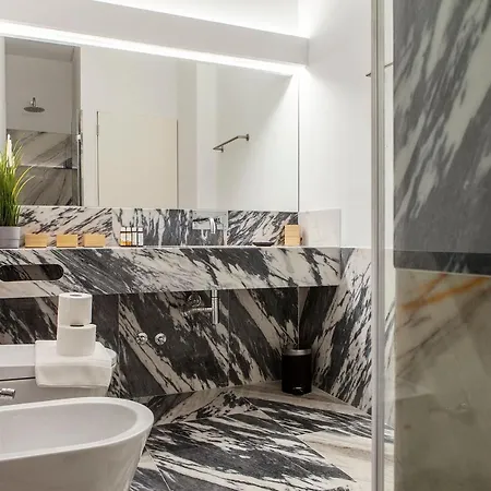 Modern One Bedroom Flat With Kitchen By Lovelystay *