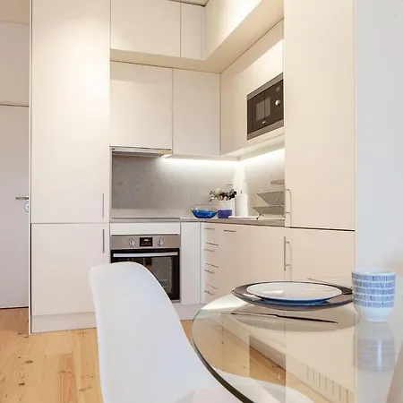 Modern One Bedroom Flat With Kitchen By Lovelystay شقة Lisboa