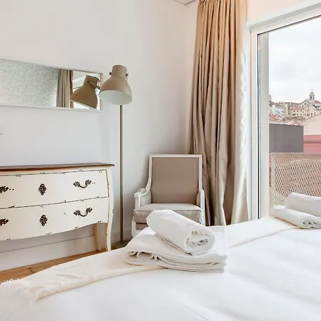 Modern One Bedroom Flat With Kitchen By Lovelystay * Lisbon