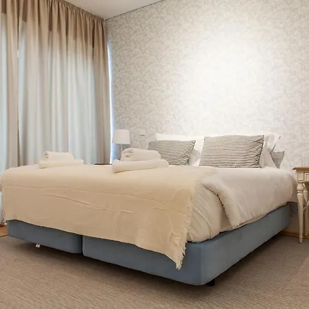Modern One Bedroom Flat With Kitchen By Lovelystay